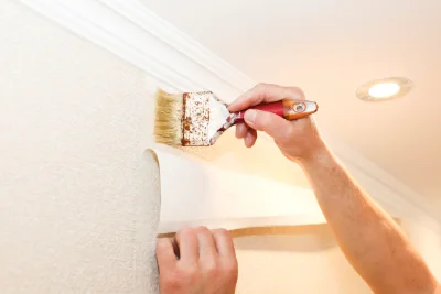 Pose de papier peint à Sospel — revêtements muraux et toiles de verre